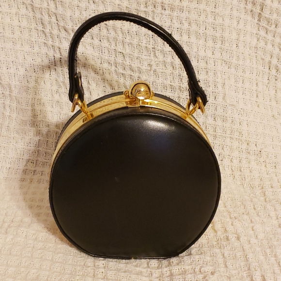 No brand small, round purse with shoulder strap - Picture 2 of 5